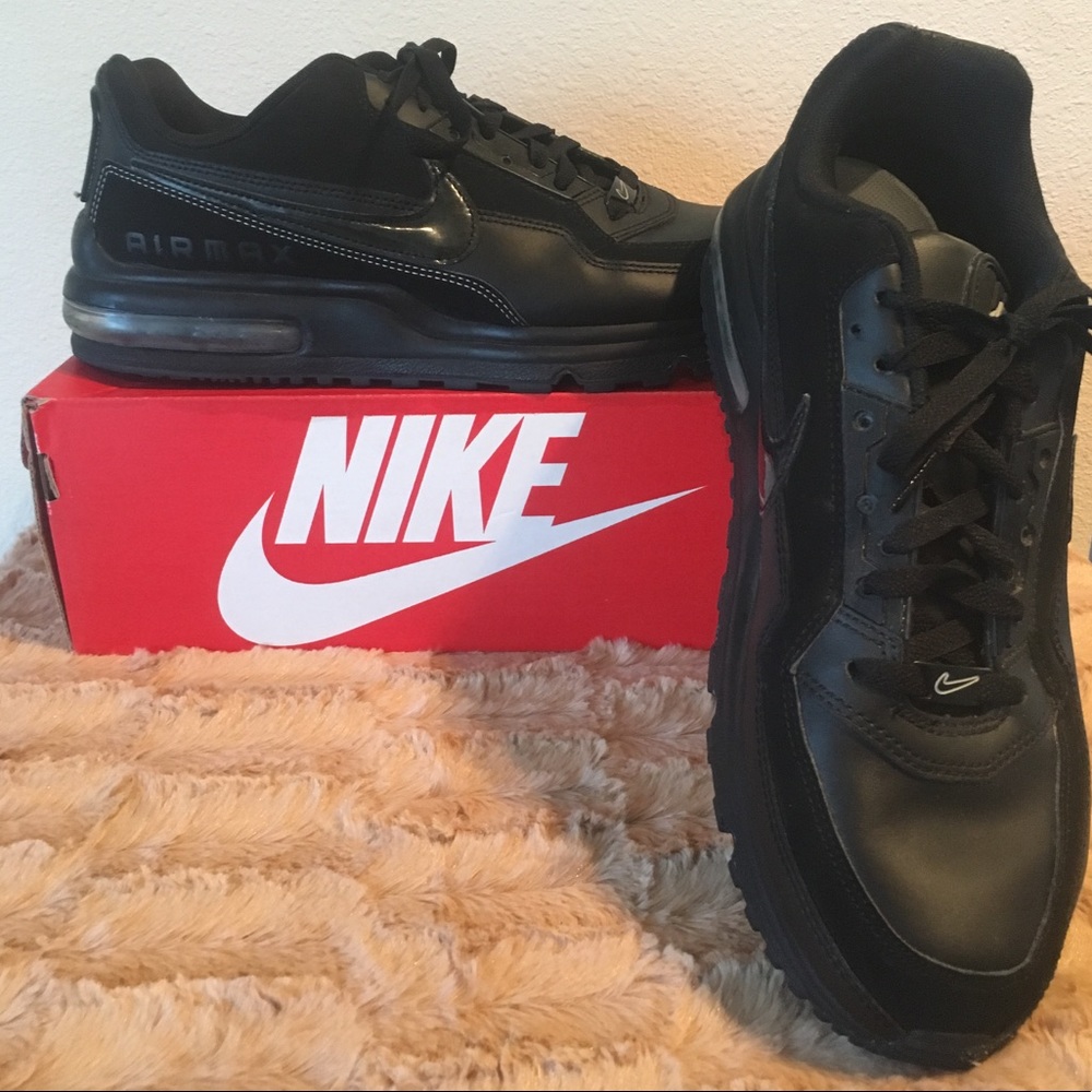 Men's Nike Air Max in all black